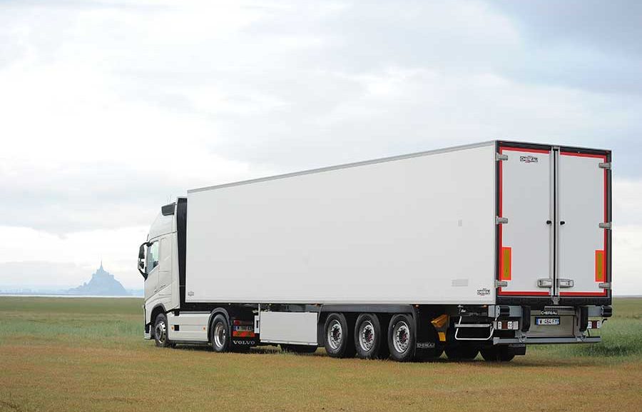 CHEREAU trailer on an open road