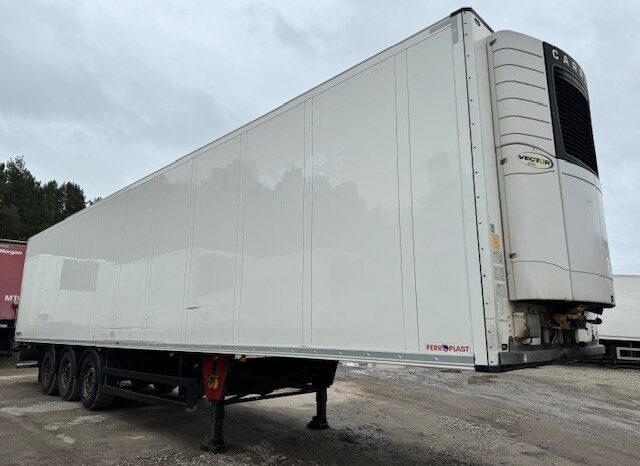 2011 Schmitz Fridge Trailer, Single Temp, Carrier Vector 1550, Schmitz Axles, Disc Brakes, Barn Doors, 2 x Load Lock Rails, Raise Lower Valve Facility, Finance Options Available.