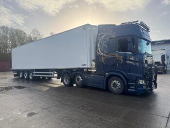 Bentley's Transport Scania and Chereau Trailer