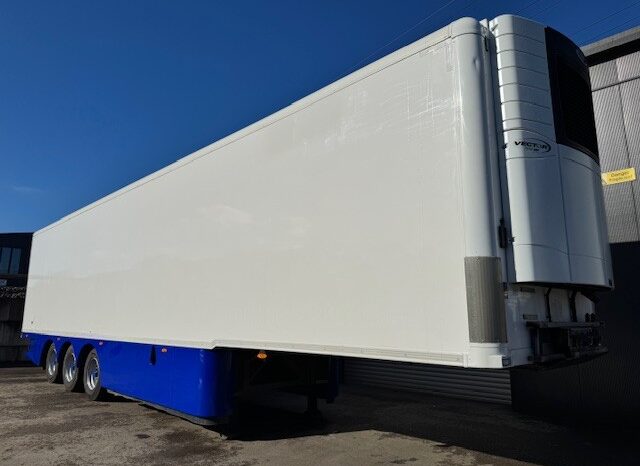 2018 Gray & Adams Multi Temp Fridge Trailer, Carrier Vector 1950Mt, BPW Axles, Drum Brakes, Barn Doors, Resin Floor, Soft Internal Door, Raise Lower Valve Facility, 2 x Load Lock Rails, Refurbished, Finance Options Available.